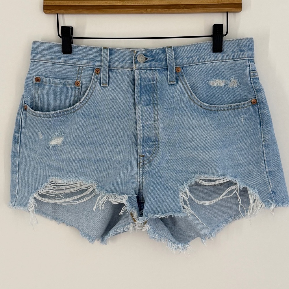 Levi's 501 Women's Cut-Off Denim Shorts Light Wash Button Fly Size 30